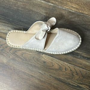 Wore a few times Excellent condition